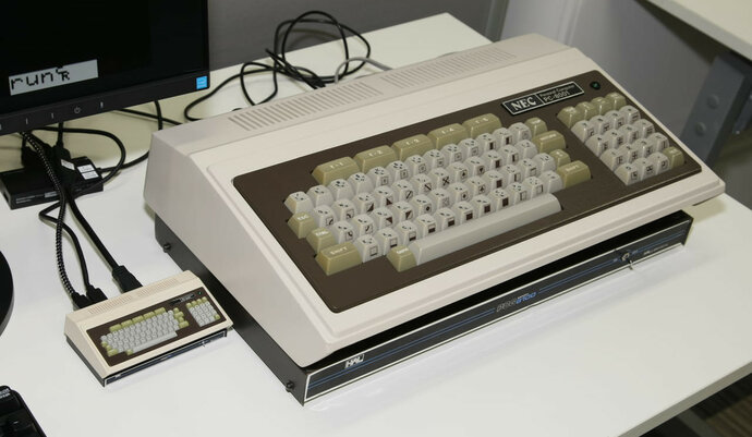 В продажу поступила миниатюрная версия компьютера NEC PC-8001
